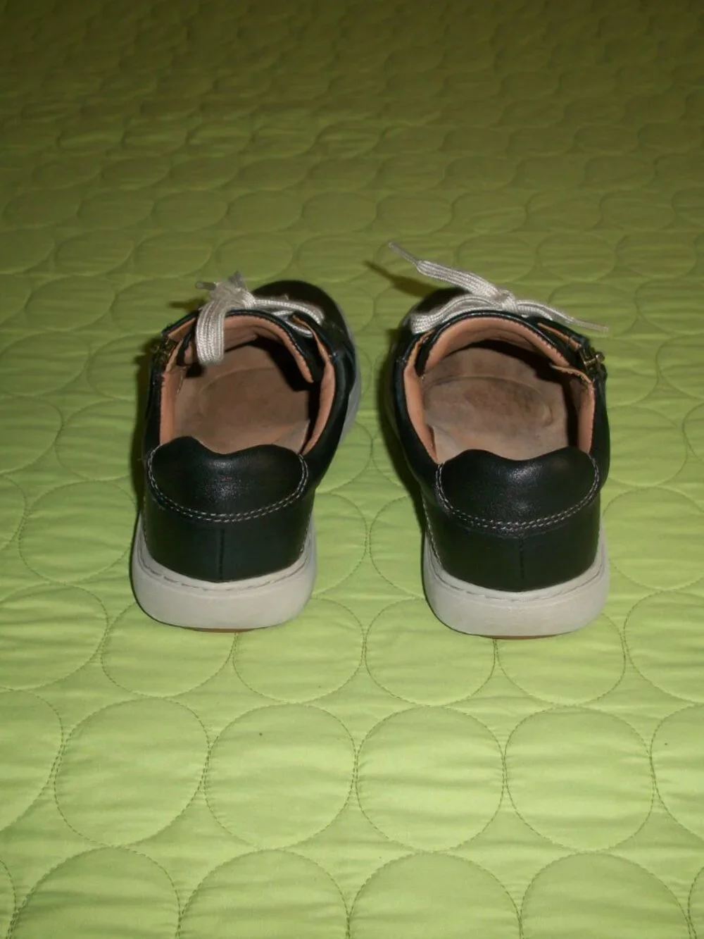 Clarks Women's Dark Blue Leather Sneakers Size 6